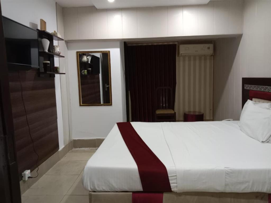 Helen One Hotel Lahore Exterior foto